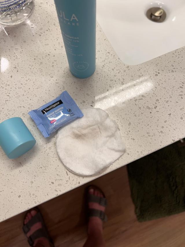 Individual packaging of Neutrogena wipes