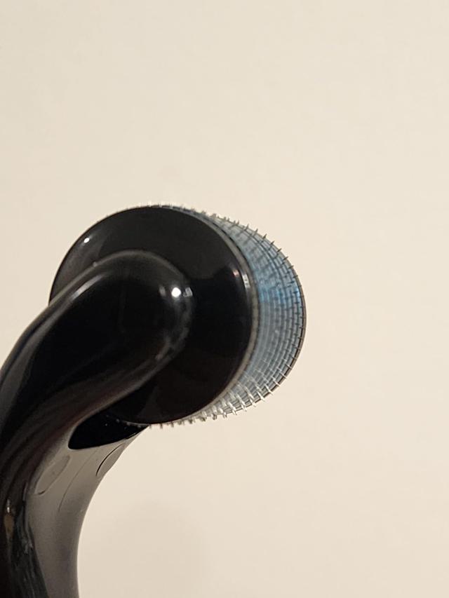 Derma roller in use