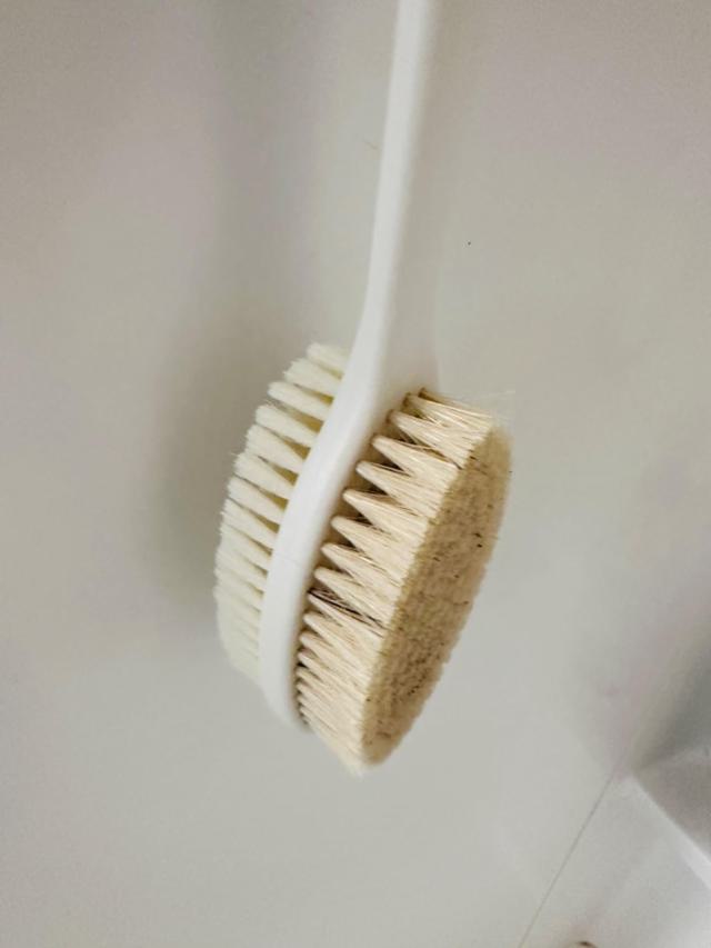 Back scrubber in use