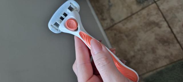 Amazon Basics razor comparison