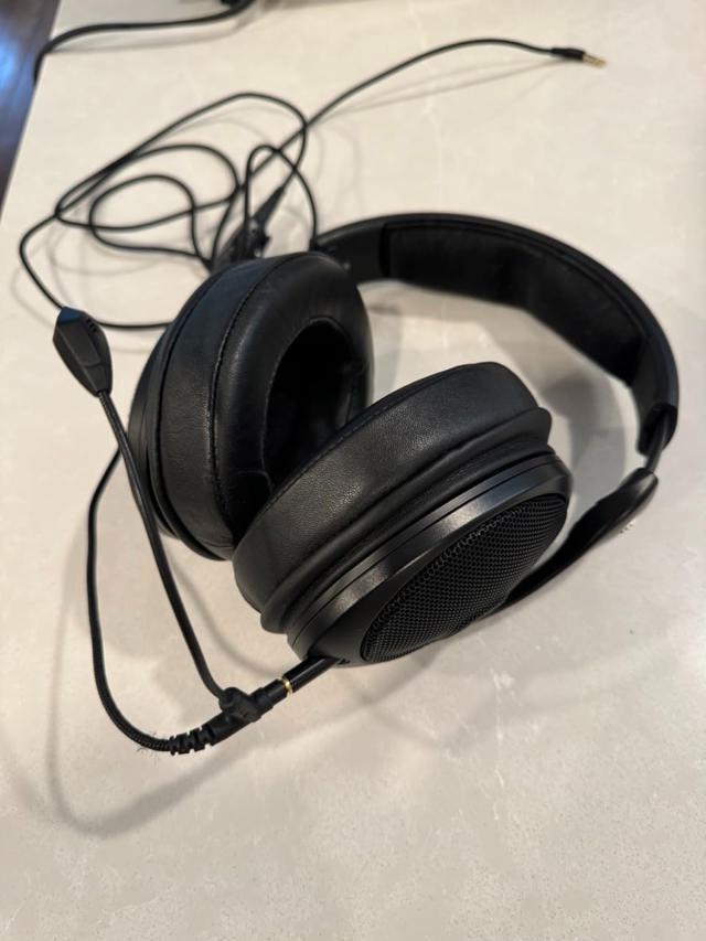 Sennheiser HD 560 S headphones