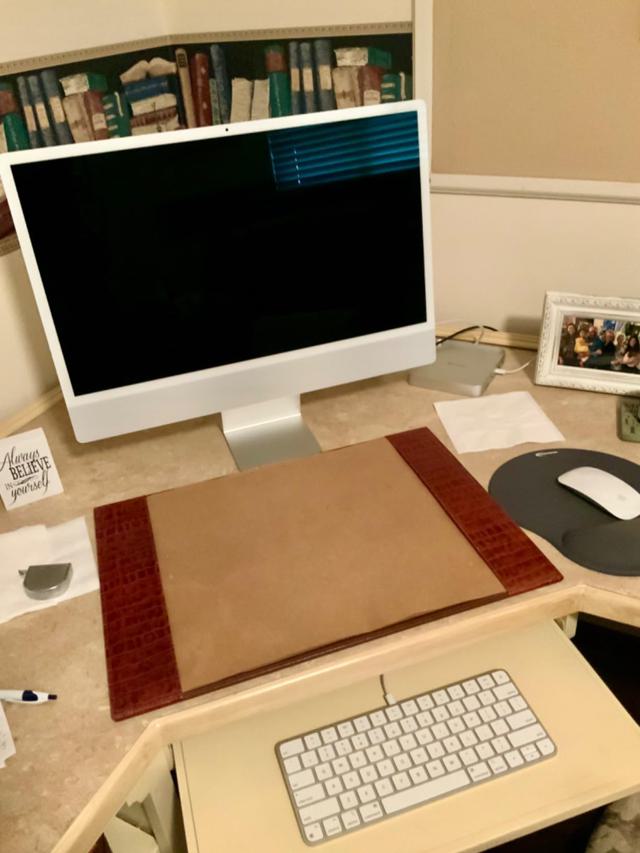 iMac showcasing design