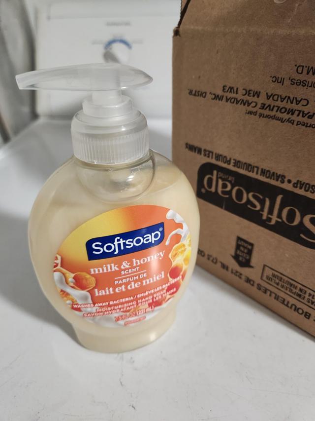 Softsoap Liquid Hand Soap bottle