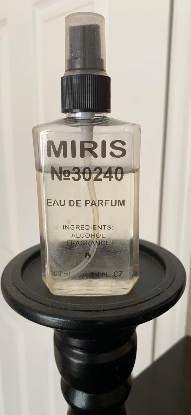 MIRIS No.35774 Perfume in Use