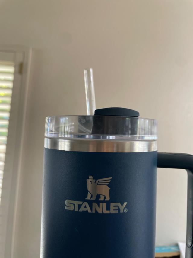 Comparison of replacement straw with original Stanley straw