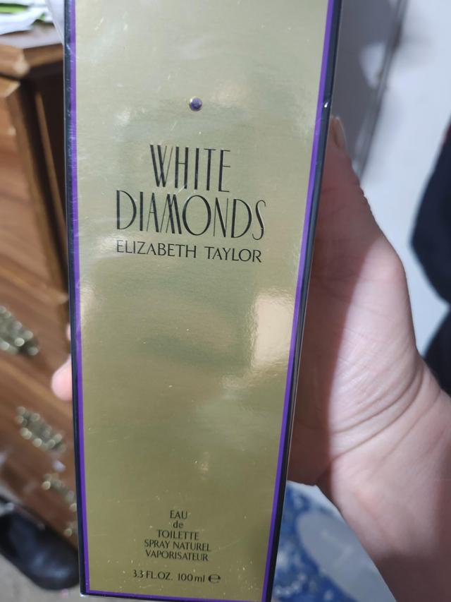 White Diamonds Perfume in Use