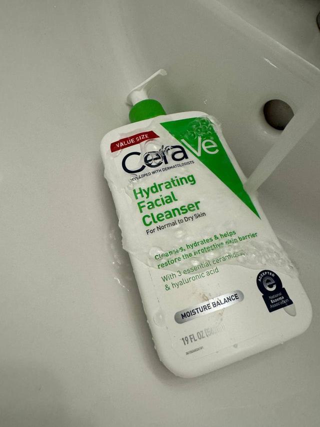 CeraVe Hydrating Face Wash product close-up