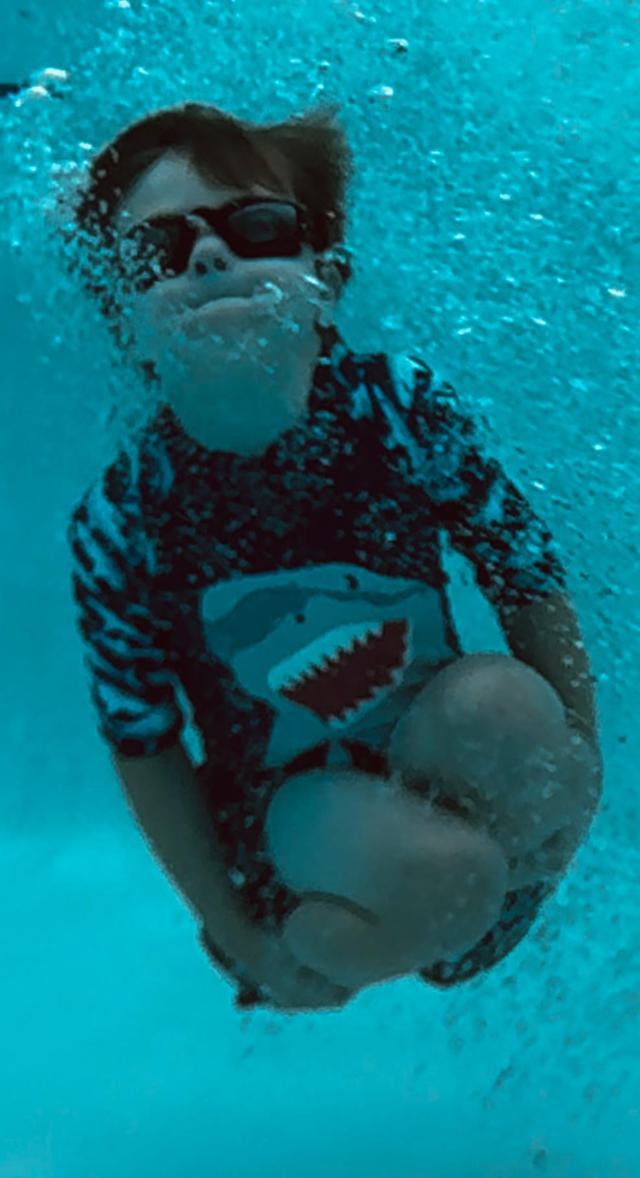 Hiearcool Waterproof Phone Pouch in use at the beach