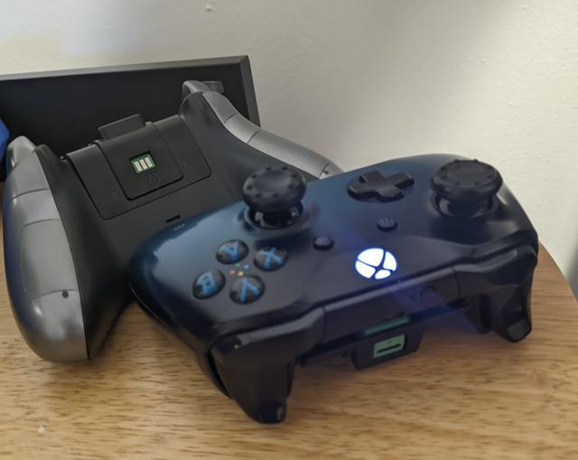 PowerA Play & Charge Kit installed in Xbox controller