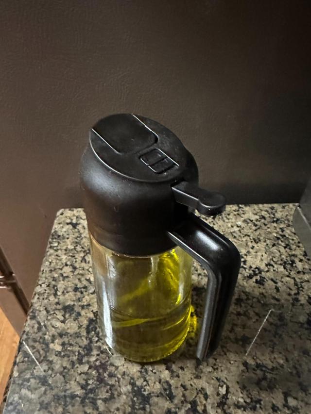 TrendPlain Oil Dispenser in use