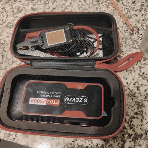 User image of ET03 Jump Starter from box