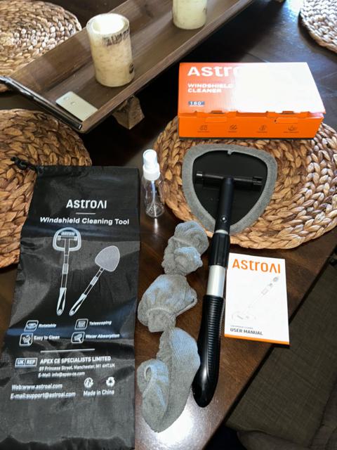 AstroAI Windshield Cleaner in use