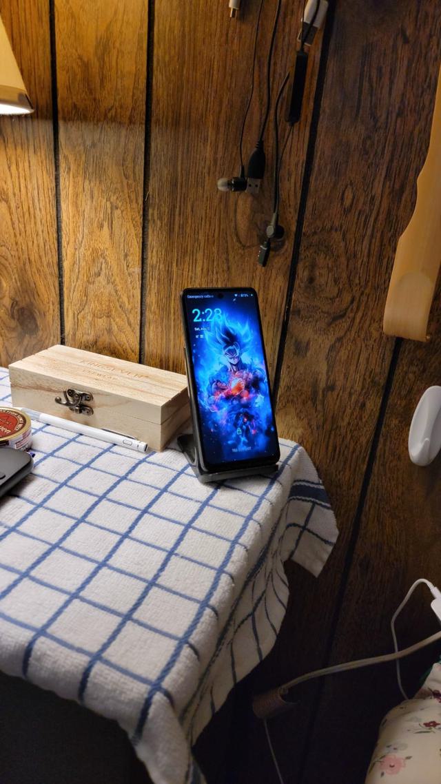 INIU Wireless Charger on nightstand