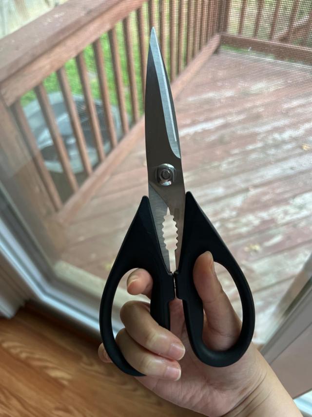 iBayam Kitchen Scissors in use