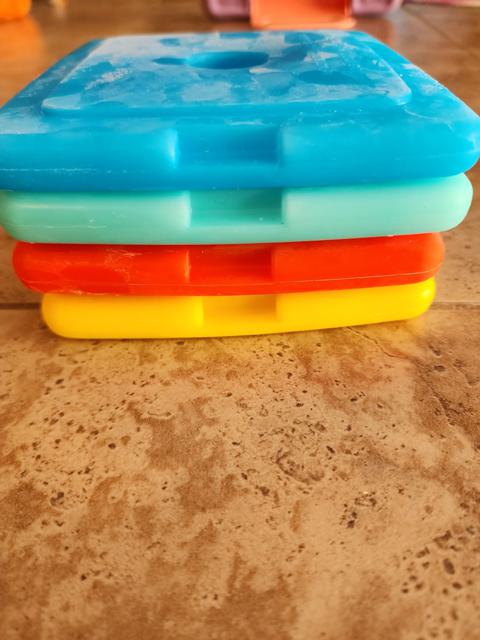 Variety of colors of the ice packs