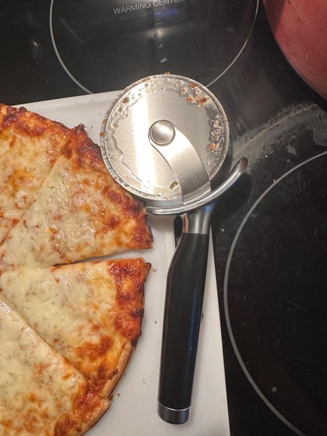 Close-up of KitchenAid Classic Pizza Wheel blade