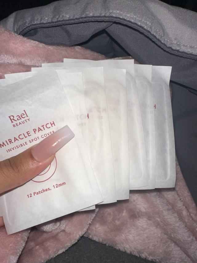 Rael Pimple Patches application