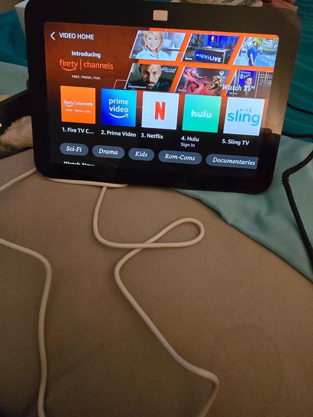 Echo Show 8 display