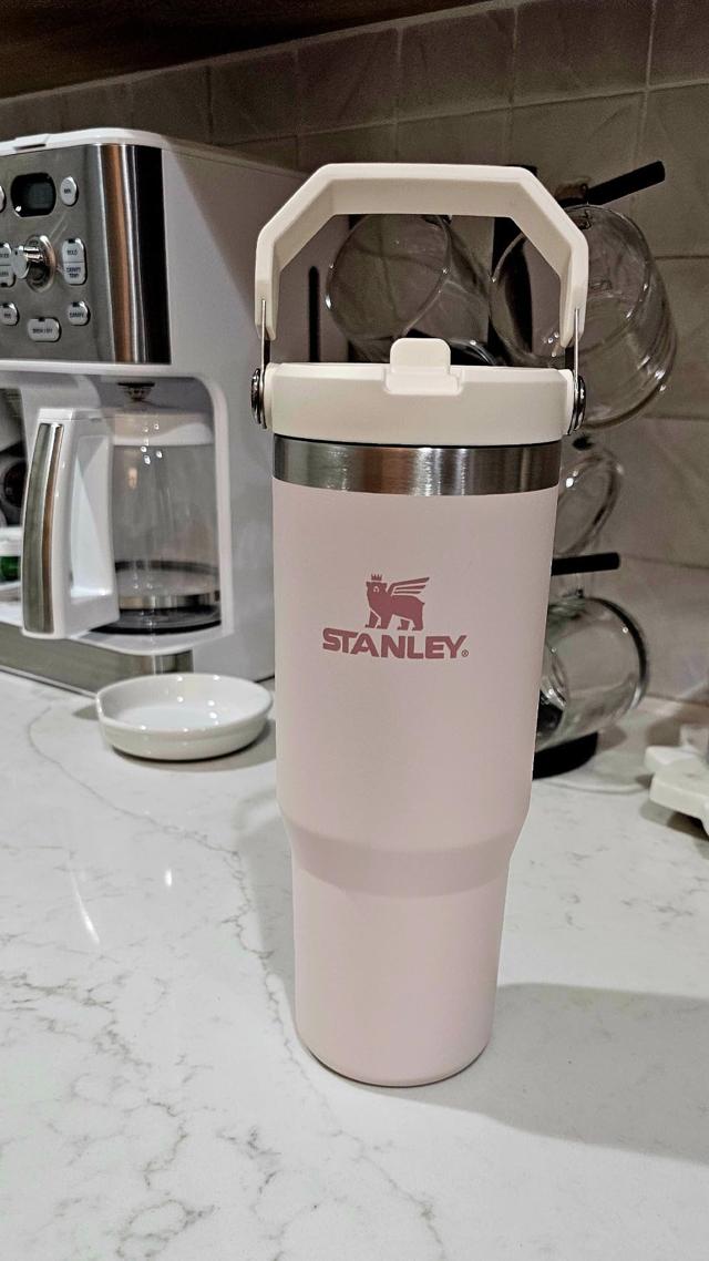 Stanley IceFlow Tumbler handle close-up