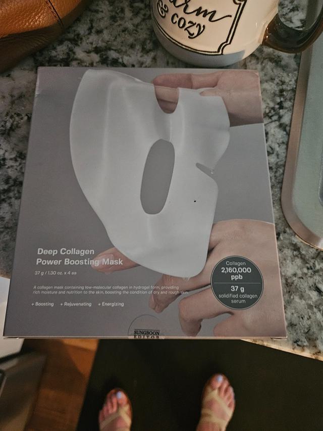 Deep Collagen Overnight Mask application