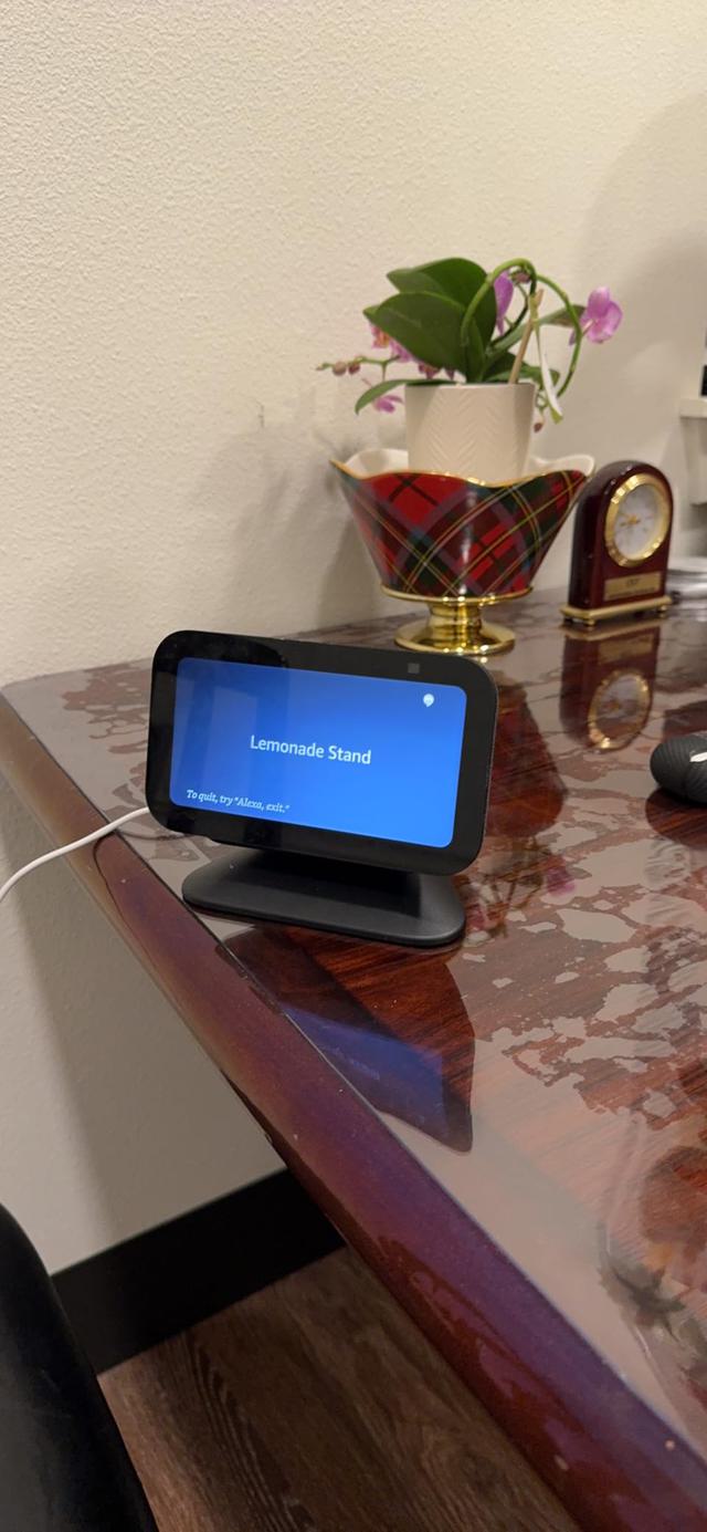 Echo Show 5 in kitchen setting