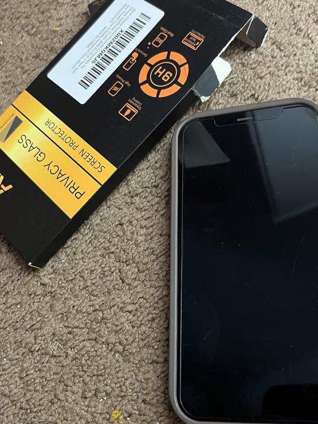 Cons Ailun Screen Protector