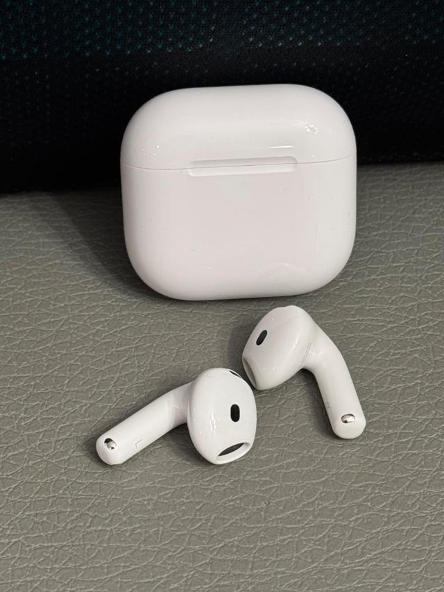 Another user enjoying the AirPods