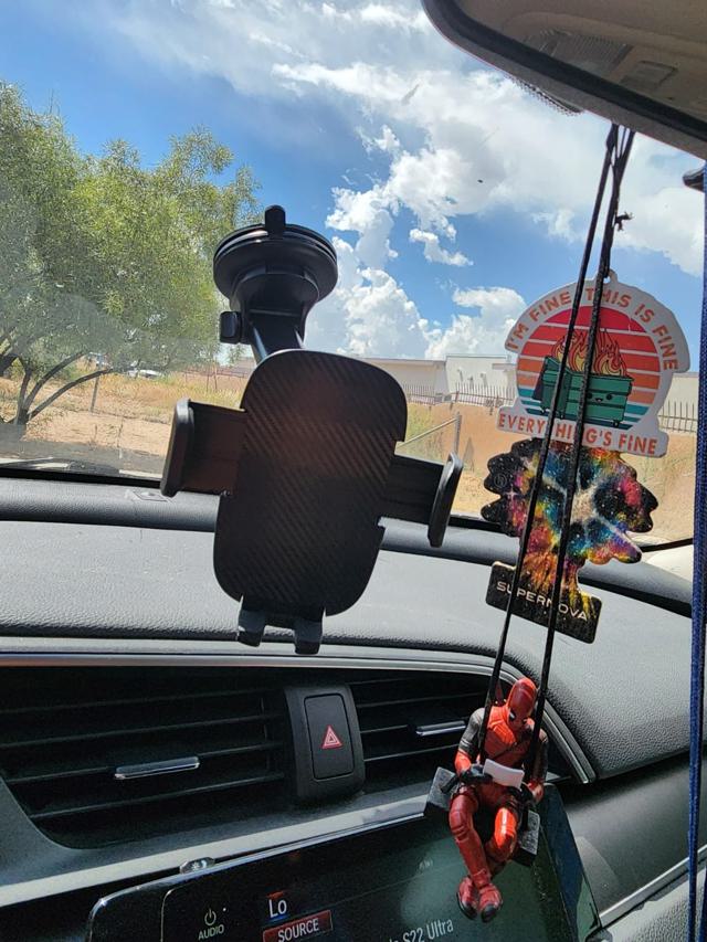 Design and Usage of Qifutan Car Holder