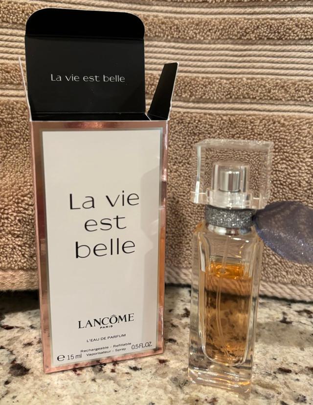 La Vie Est Belle bottle