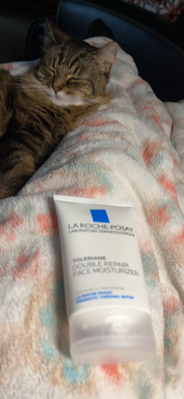 La Roche-Posay Toleriane Double Repair Face Moisturizer in use