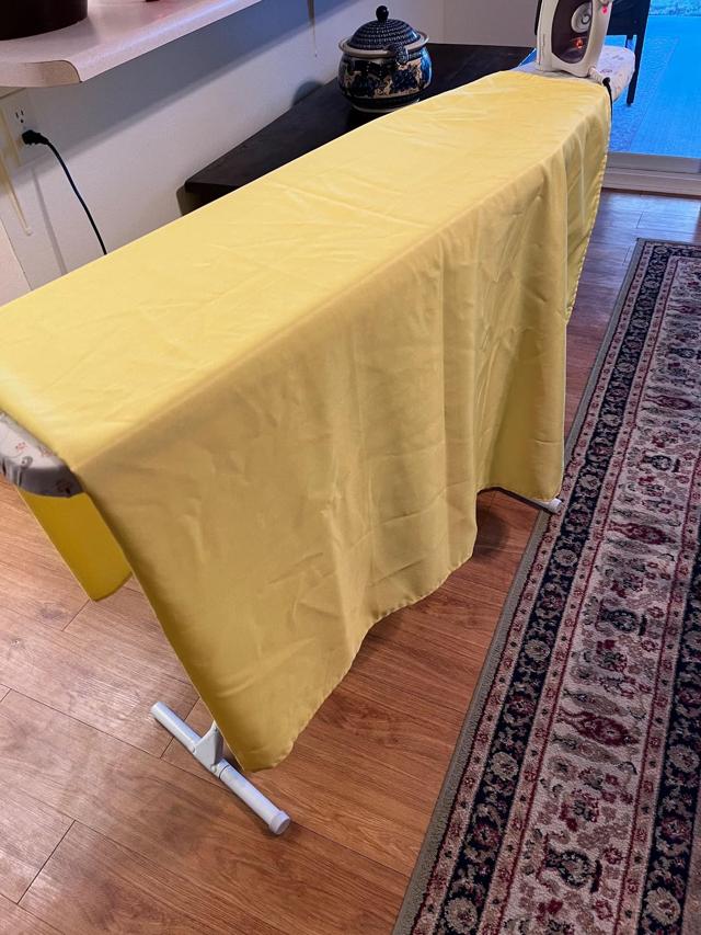 Close-up of wrinkles on Sancua tablecloth